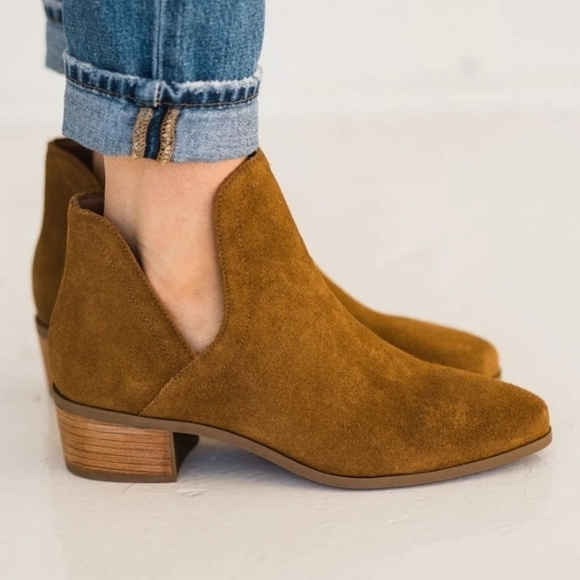 Coconuts by Matisse Pronto Booties in Saddle - Picture 1 of 4